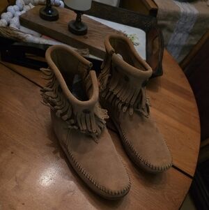 Minnetonka Tan Suede Moccasin Boots (8)